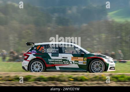 Wolfsberg, Österreich. April 2024. WOLFSBERG, ÖSTERREICH - 6. APRIL: Ralf Mangertseder aus Deutschland und Tim Otterbach aus Deutschland bei ihrer Skoda Fabia Rally2 während der Lavanttal Rallye am 6. April 2024 in Wolfsberg, Österreich.240406 SEPA 25 034 - 20240406 PD1611 Credit: APA-PictureDesk/Alamy Live News Stockfoto