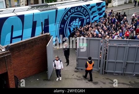 Jack Grealish aus Manchester City kam nach dem Ausstieg aus dem Mannschaftsbus vor dem Spiel der Premier League im Londoner Selhurst Park an. Bilddatum: Samstag, 6. April 2024. Stockfoto