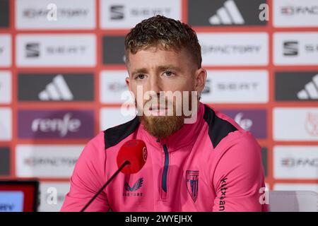 Sevilla, Spanien. April 2024. Iker Muniain, Kapitän des Athletic Club, nimmt am Vorabend des spanischen Copa del Rey-Endspiels zwischen Athletic Club und RCD Mallorca im Stadion La Cartuja an einer Pressekonferenz Teil. (Foto: Federico Titone/SOPA Images/SIPA USA) Credit: SIPA USA/Alamy Live News Stockfoto