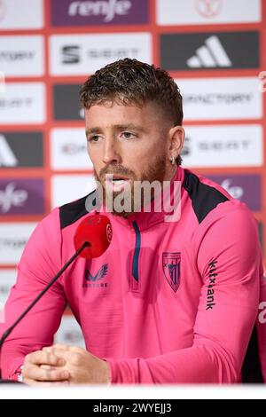 Sevilla, Spanien. April 2024. Iker Muniain, Kapitän des Athletic Club, nimmt am Vorabend des spanischen Copa del Rey-Endspiels zwischen Athletic Club und RCD Mallorca im Stadion La Cartuja an einer Pressekonferenz Teil. (Foto: Federico Titone/SOPA Images/SIPA USA) Credit: SIPA USA/Alamy Live News Stockfoto