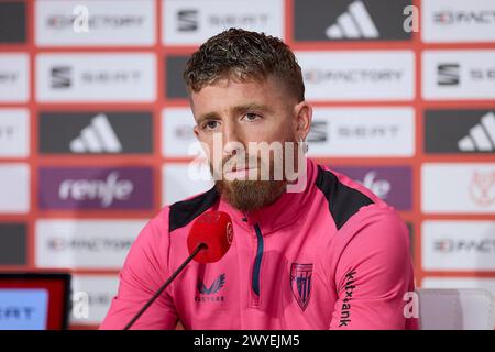 Sevilla, Spanien. April 2024. Iker Muniain, Kapitän des Athletic Club, nimmt am Vorabend des spanischen Copa del Rey-Endspiels zwischen Athletic Club und RCD Mallorca im Stadion La Cartuja an einer Pressekonferenz Teil. (Foto: Federico Titone/SOPA Images/SIPA USA) Credit: SIPA USA/Alamy Live News Stockfoto