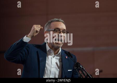 Wien, Österreich. April 2024. ÖSTERREICH; WIEN; 20240406; Bundesparteivorsitzender der Freiheitlichen Partei Österreichs (FPOe) Herbert Kickl spricht während der Landesparteikonferenz der FPÖ Wien am 6. April 20245 in Wien. /// ÖSTERREICH; WIEN; 20240406; Bundesparteiobmann der Freiheitlichen Partei Österreich (FPÖ) Herbert Kickl spricht während des Landesparteitages der FPÖ Wien am 6. April 20245 in Wien. - 20240406 PD2336 Credit: APA-PictureDesk/Alamy Live News Stockfoto