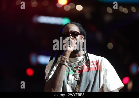 Washington, DC, USA. April 2024. 2 Chainz tritt während der Wizards Friday Night Concert Series am 5. April 2024 in der Capital One Arena in Washington, DC auf. Quelle: Mpi34/Media Punch/Alamy Live News Stockfoto