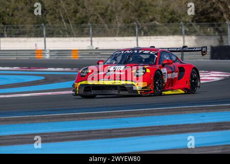 911 MALYKHIN Aliaksandr (gbr), BACHLER Klaus (aut), STURM Joel (ger), Pure Racing, Porsche 911 GT3 R (992), Action während der 1. Runde der Fanatec GT World Challenge 2024 angetrieben von AWS auf dem Circuit Paul Ricard, vom 5. Bis 7. April 2024 in Le Castellet, Frankreich - Foto Marc de Mattia/DPPI Credit: DPPI Media/Alamy Live News Stockfoto