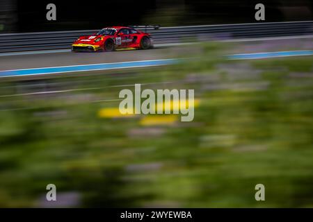 911 MALYKHIN Aliaksandr (gbr), BACHLER Klaus (aut), STURM Joel (ger), Pure Racing, Porsche 911 GT3 R (992), Action während der 1. Runde der Fanatec GT World Challenge 2024 angetrieben von AWS auf dem Circuit Paul Ricard, vom 5. Bis 7. April 2024 in Le Castellet, Frankreich - Foto Marc de Mattia / DPPI Stockfoto