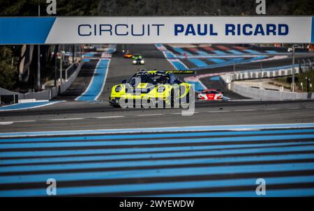 96 NIDERHAUSER Patrick (SWI), MULLER Sven (ger), ANDLAUER Julien (fra), Rutronik Racing, Porsche 911 GT3 R (992), Action während der 1. Runde der Fanatec GT World Challenge 2024 mit AWS auf dem Circuit Paul Ricard, vom 5. Bis 7. April 2024 in Le Castellet, Frankreich - Foto Marc de Mattia/DPPI Credit: DPPI Media/Alamy Live News Stockfoto