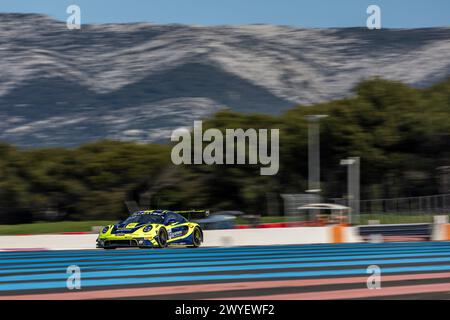 96 NIDERHAUSER Patrick (SWI), MULLER Sven (ger), ANDLAUER Julien (fra), Rutronik Racing, Porsche 911 GT3 R (992), Action während der 1. Runde der Fanatec GT World Challenge 2024 mit AWS auf dem Circuit Paul Ricard, vom 5. Bis 7. April 2024 in Le Castellet, Frankreich - Foto Marc de Mattia/DPPI Credit: DPPI Media/Alamy Live News Stockfoto