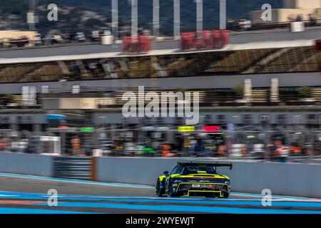 96 NIDERHAUSER Patrick (SWI), MULLER Sven (ger), ANDLAUER Julien (fra), Rutronik Racing, Porsche 911 GT3 R (992), Aktion während der 1. Runde der Fanatec GT World Challenge 2024 angetrieben von AWS auf dem Circuit Paul Ricard, vom 5. Bis 7. April 2024 in Le Castellet, Frankreich - Foto Marc de Mattia/DPPI Credit: DPPI Media/Alamy Live News Stockfoto