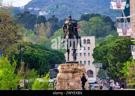 Denkmal des albanischen Nationalhelden Skanderbeg auf dem Skanderbeg-Platz, Tirane Albanien Stockfoto