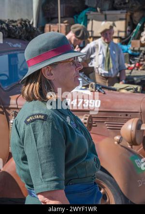 Schauspieler in historischen Kostümen in Watchet, Somerset, England, Großbritannien, während der WSR 40er Jahre und Watchet Home Front Weekend 2022 Stockfoto