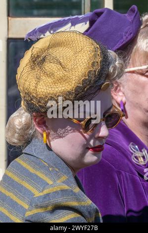 Enactors at Watchet Station, Watchet, Somerset, England, Großbritannien, während der West Somerset Railway Forties und des Watchet Home Front Weekend im Jahr 2022 Stockfoto