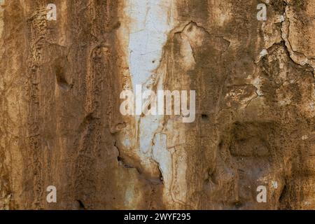 Die Textur einer alten und verwitterten lehmwand in der Kolonialstadt Villa de Leyva im Zentrum Kolumbiens. Stockfoto