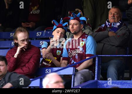 Burnley-Fans im Auswärtstrend vor dem Spiel der Premier League im Goodison Park, Liverpool. Bilddatum: Samstag, 6. April 2024. Stockfoto