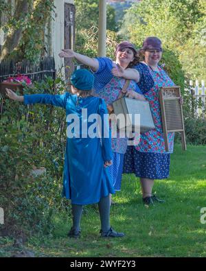 Pashy Pops Sänger am Bahnhof Dunster, Dunster, Somerset, England, Vereinigtes Königreich, während der West Somerset Railway Forties im Jahr 2022. Stockfoto