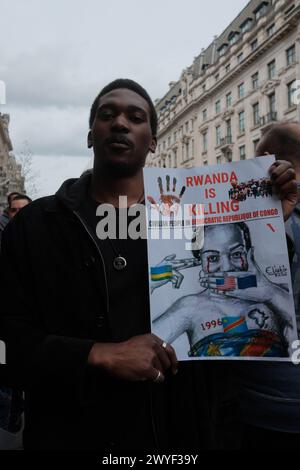 London, Großbritannien. April 2024. 6. April 2024, London, England, Großbritannien: Protest für den Kongo vor dem Apple Store in Regents Str. Ziel ist es, das Bewusstsein für die anhaltende politische und humanitäre Krise in der Demokratischen Republik Kongo zu schärfen. In der Demokratischen Republik Kongo kam es zu einem Anstieg der Gewalt, insbesondere in den letzten Monaten des Jahres 2023, als sich das Land auf die nationalen Wahlen im Dezember vorbereitete. Zusammenstöße zwischen militanten Gruppen um Territorium und natürliche Ressourcen, außergerichtliche Morde durch Sicherheitskräfte und politische Gewalt haben zu dem tödlichen Konflikt beigetragen. Quelle: ZUMA Press, Inc./Alamy Live News Stockfoto