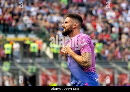 Olivier Giroud feiert, nachdem er beim Fußballspiel der Serie A zwischen dem AC Mailand und US Lecce im Giuseppe Meazza Stadium in San Siro in Mailand, Italien, am 06. April 2023 ein Tor geschossen hat Stockfoto