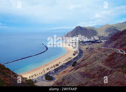 Panoramablick. Strand Las Teresitas, Insel Teneriffa, Kanarische Inseln, Spanien. Stockfoto