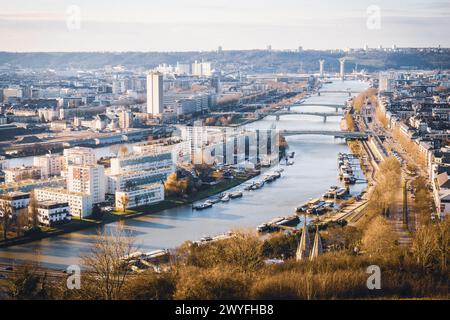 Panoramablick von Rouen aus der Luft. Fotos im Winter, Normandie, Frankreich Stockfoto