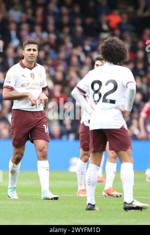 London, Großbritannien. April 2024. Rodri von Manchester City während des Premier League-Spiels zwischen Crystal Palace und Manchester City im Selhurst Park, London, England am 6. April 2024. Foto von Joshua Smith. Nur redaktionelle Verwendung, Lizenz für kommerzielle Nutzung erforderlich. Keine Verwendung bei Wetten, Spielen oder Publikationen eines einzelnen Clubs/einer Liga/eines Spielers. Quelle: UK Sports Pics Ltd/Alamy Live News Stockfoto