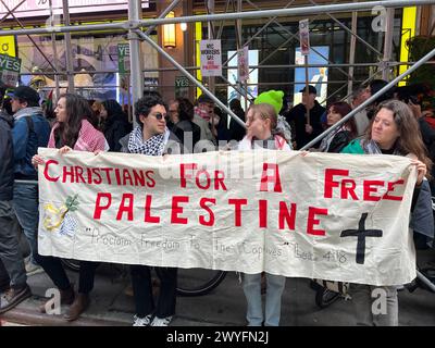 Freier Gaza; Demonstration „Waffenstillstand jetzt“ auf dem Times Square; am 30. März, bekannt als Landtag oder Tag des Landes. Stockfoto