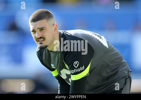 Liverpool, Großbritannien. April 2024. Arijanet Muric, der Torhüter von Burnley sieht zu. Premier League Spiel Everton gegen Burnley im Goodison Park in Liverpool am Samstag, den 6. April 2024. Dieses Bild darf nur für redaktionelle Zwecke verwendet werden. Nur redaktionelle Verwendung, Bild von Chris Stading/Andrew Orchard Sportfotografie/Alamy Live News Credit: Andrew Orchard Sportfotografie/Alamy Live News Stockfoto