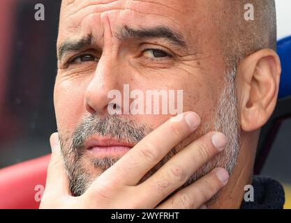 London, Großbritannien. April 2024 - Crystal Palace gegen Manchester City - Premier League - Selhurst Park. Manchester City Manager Pep Guardiola. Bildnachweis: Mark Pain / Alamy Live News Stockfoto