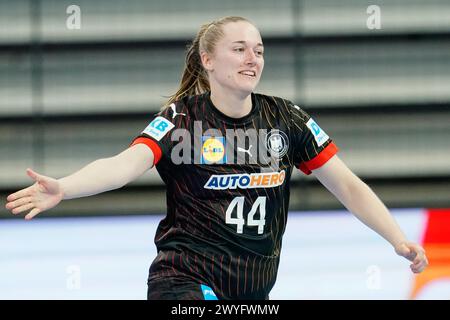 Heidelberg, Deutschland. April 2024. Handball, Frauen: Qualifikation zur Europameisterschaft, Israel - Deutschland, 1. Runde, Gruppe 2, Spieltag 2, SNP-Dome. Meret Ossenkopp feiert ein Tor. Quelle: Uwe Anspach/dpa/Alamy Live News Stockfoto