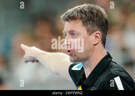 Heidelberg, Deutschland. April 2024. Handball, Frauen: Qualifikation zur Europameisterschaft, Israel - Deutschland, 1. Runde, Gruppe 2, Spieltag 2, SNP-Dome. Der deutsche Trainer Markus Gaugisch gestikuliert. Quelle: Uwe Anspach/dpa/Alamy Live News Stockfoto