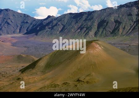 Maui, Hawaii, USA - Haleakala National Park, Haleakala Krater, Pu'u o Maui Cinder Cone, vom Sliding Sands Trail. Stockfoto