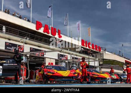 Ambiance Pitlane, während der 1. Runde der Fanatec GT World Challenge 2024, angetrieben von AWS auf dem Circuit Paul Ricard, vom 5. Bis 7. April 2024 in Le Castellet, Frankreich - Foto Marc de Mattia/DPPI Credit: DPPI Media/Alamy Live News Stockfoto