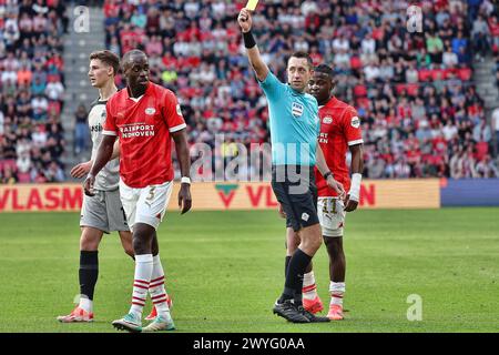 Eindhoven, Niederlande. April 2024. EINDHOVEN, 06.04.2024, Philips Stadium, niederländischer Fußball Eredivisie Saison 2023/2024, Spiel zwischen PSV - AZ, Dennis Higler Credit: Pro Shots/Alamy Live News Stockfoto