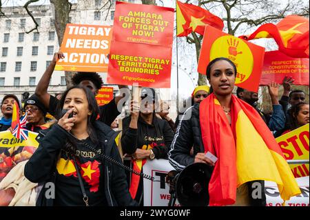 London, Großbritannien. 6. April 2024. Tigranian versammeln sich außerhalb der Downing Street nach zwei Jahren Völkermord und Hungersnot in Tigray, Nord-Äthiopien. Anrede: Andrea Domeniconi/Alamy Live News Stockfoto