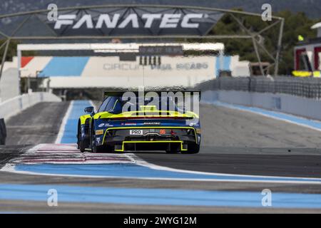 96 NIDERHAUSER Patrick (SWI), MULLER Sven (ger), ANDLAUER Julien (fra), Rutronik Racing, Porsche 911 GT3 R (992), Action während der 1. Runde der Fanatec GT World Challenge 2024 angetrieben von AWS auf dem Circuit Paul Ricard, vom 5. Bis 7. April 2024 in Le Castellet, Frankreich Stockfoto