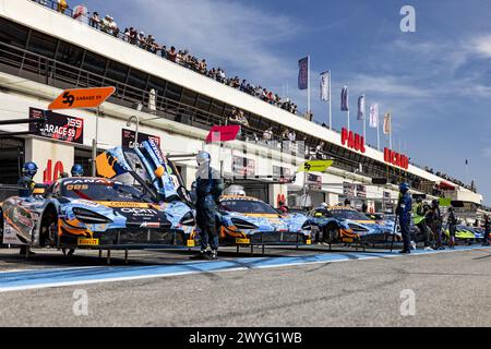 Ambiance Boxengasse, während der 1. Runde der Fanatec GT World Challenge 2024, angetrieben von AWS auf dem Circuit Paul Ricard, vom 5. Bis 7. April 2024 in Le Castellet, Frankreich Stockfoto