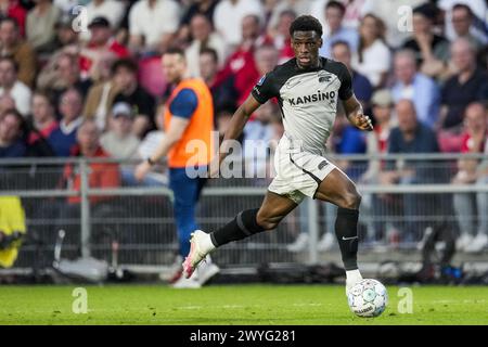 EINDHOVEN - Ernest Poku von AZ Alkmaar während des niederländischen Eredivisie-Spiels zwischen PSV Eindhoven und AZ Alkmaar im Phillips-Stadion am 6. April 2024 in Eindhoven, Niederlande. ANP | Hollandse Hoogte | ED VAN DE POL Stockfoto