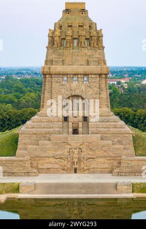 Panoramablick über die Stadt Leipzig mit dem Denkmal der Völkerschlacht in Leipzig, Sachsen, Deutschland Stockfoto