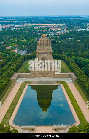 Panoramablick über die Stadt Leipzig mit dem Denkmal der Völkerschlacht in Leipzig, Sachsen, Deutschland Stockfoto