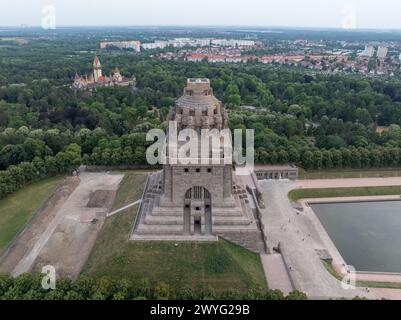 Panoramablick über die Stadt Leipzig mit dem Denkmal der Völkerschlacht in Leipzig, Sachsen, Deutschland Stockfoto