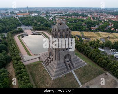 Panoramablick über die Stadt Leipzig mit dem Denkmal der Völkerschlacht in Leipzig, Sachsen, Deutschland Stockfoto