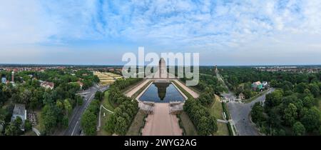 Panoramablick über die Stadt Leipzig mit dem Denkmal der Völkerschlacht in Leipzig, Sachsen, Deutschland Stockfoto