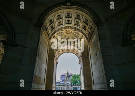 Dresden, Deutschland - 9. Juli 2023: Bildergalerie der alten Meister Gebäudeansicht in Dresden. Stockfoto