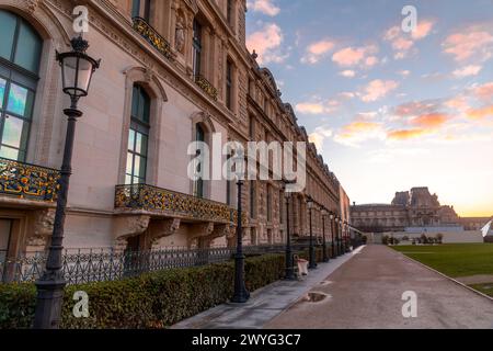 Paris, Frankreich - 20. Januar 2022: Der Tuileriengarten ist ein öffentlicher Garten zwischen dem Louvre und dem Place de la Concorde in den 1. Arrondiss Stockfoto