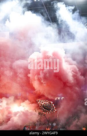 Antwerpen, Belgien. April 2024. Die Fans Antwerpens wurden vor einem Fußballspiel zwischen Royal Antwerp FC und KRC Genk am Samstag, den 6. April 2024 in Antwerpen, am 2. Tag (von 10) der Play-offs der Champions der ersten Liga der „Jupiler Pro League“ 2023-2024 in der belgischen Meisterschaft vorgestellt. BELGA FOTO TOM GOYVAERTS Credit: Belga Nachrichtenagentur/Alamy Live News Stockfoto