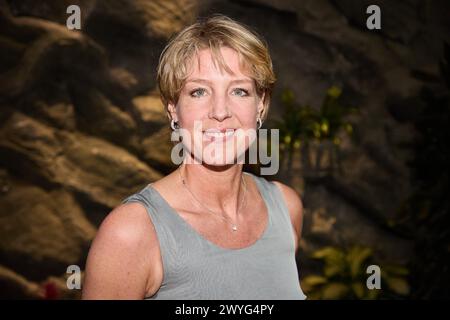 Hamburg, Deutschland. April 2024. Christina Block, Unternehmerin, kommt zum „Blue Ball“ mit einer Spendengala zur Unterstützung der UKE Kinderkrebsstation im Hotel „Grand Elysee“. Quelle: Georg Wendt/dpa/Alamy Live News Stockfoto