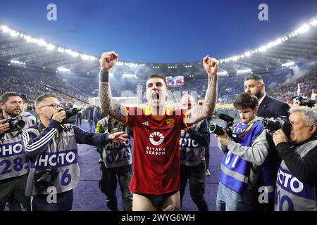 Rom, Italie. April 2024. Gianluca Mancini von Roma feiert den Sieg am 6. April 2024 im Stadio Olimpico in Rom, Italien - Foto Federico Proietti/DPPI Credit: DPPI Media/Alamy Live News Stockfoto