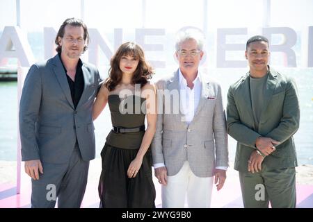 Cannes, Frankreich. April 2024. Jonathan Nolan, Ella Purnell, Kyle MacLachlan, Aaron Moten, James Altham, Todd Howard besuchte den Fallout Photocall im Rahmen des 7. CannesSeries International Festivals am 6. April 2024 in Cannes. Foto: Aurore Marechal/ABACAPRESS.COM Credit: Abaca Press/Alamy Live News Stockfoto