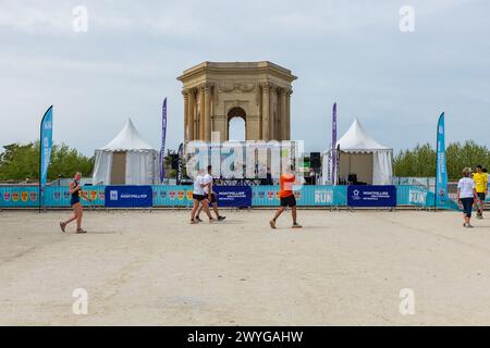 Montpellier, Frankreich. April 2024. Die Bühne wurde für Musikbands vorbereitet, die nach den Rennen des Tages im Montpellier Run Festival Village spielen. Credit ReportageMPL/Alamy Live News Stockfoto