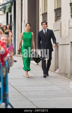 Madrid, Madrid, Spanien. April 2024. Sofia Palazuelo, Fernando Fitz-James Stuart kommen zur Hochzeit von Jose Luis Martinez Almeida, Major von Madrid, und Teresa Urquijo in der Kirche Sagrado Corazon und San Francisco de Borja am 6. April 2024 in Madrid, Spanien an (Credit Image: © Jack Abuin/ZUMA Press Wire). Nicht für kommerzielle ZWECKE! Quelle: ZUMA Press, Inc./Alamy Live News Stockfoto