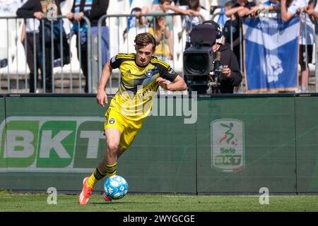 Brixia, Italien. April 2024. Matteo Tramoni vom Pisa Sporting Club 1909 während des italienischen Fußballspiels der Serie B zwischen Brescia Calcio FC und Pisa SC 1909 im Mario Rigamonti Stadion am 6. April 2024 in Brixia, Italien. Quelle: Unabhängige Fotoagentur/Alamy Live News Stockfoto