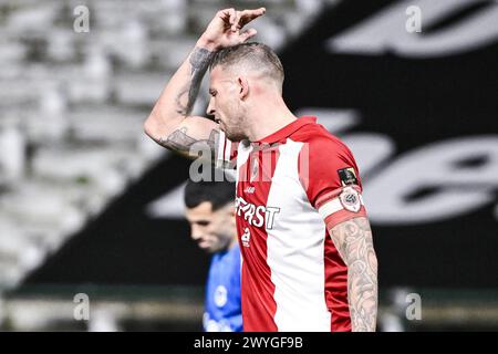 Antwerpen, Belgien. April 2024. Toby Alderweireld aus Antwerpen reagiert auf ein Fußballspiel zwischen Royal Antwerp FC und KRC Genk am Samstag, den 6. April 2024 in Antwerpen, am 2. Tag (von 10) der Play-offs der Champions in der ersten Liga der belgischen Meisterschaft 2023-2024. BELGA FOTO TOM GOYVAERTS Credit: Belga Nachrichtenagentur/Alamy Live News Stockfoto